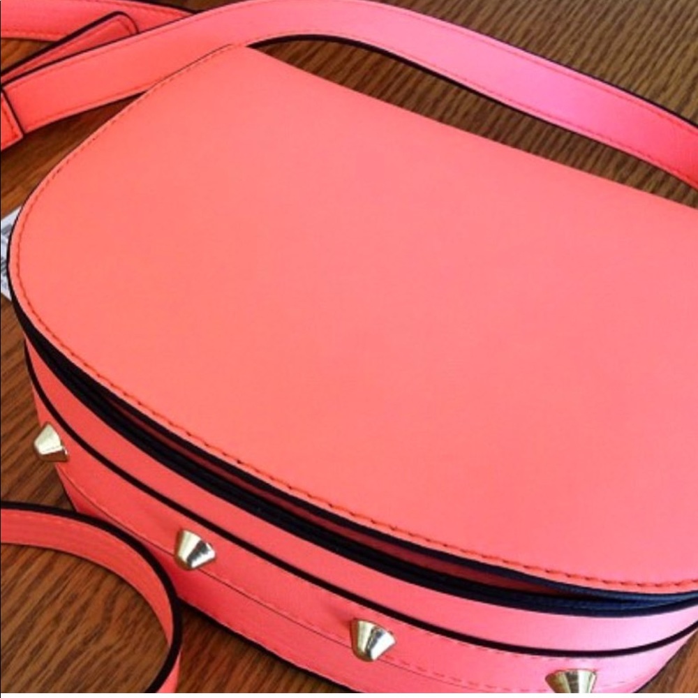 ✖️H&M coral crossbody bag